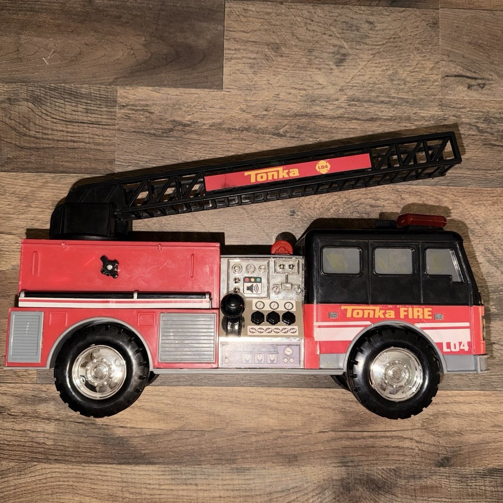 Toys Tonka Fire Truck Hasbro Funrise 2011 Lights, Siren & 360* Moving Ladder 16"